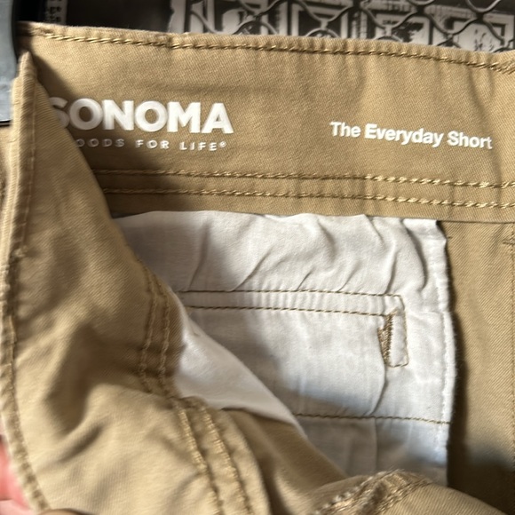 Sonoma khaki / tan cargo shorts waist size 30 inches - Picture 3 of 3